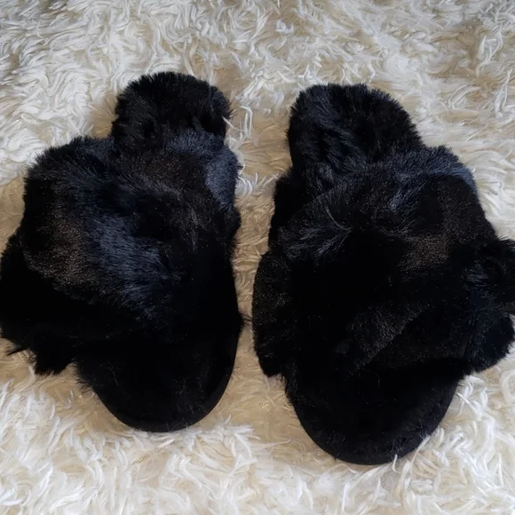 Slippers Faux Fluffy Fur Criss Cross Brand New - Picture 2 of 8